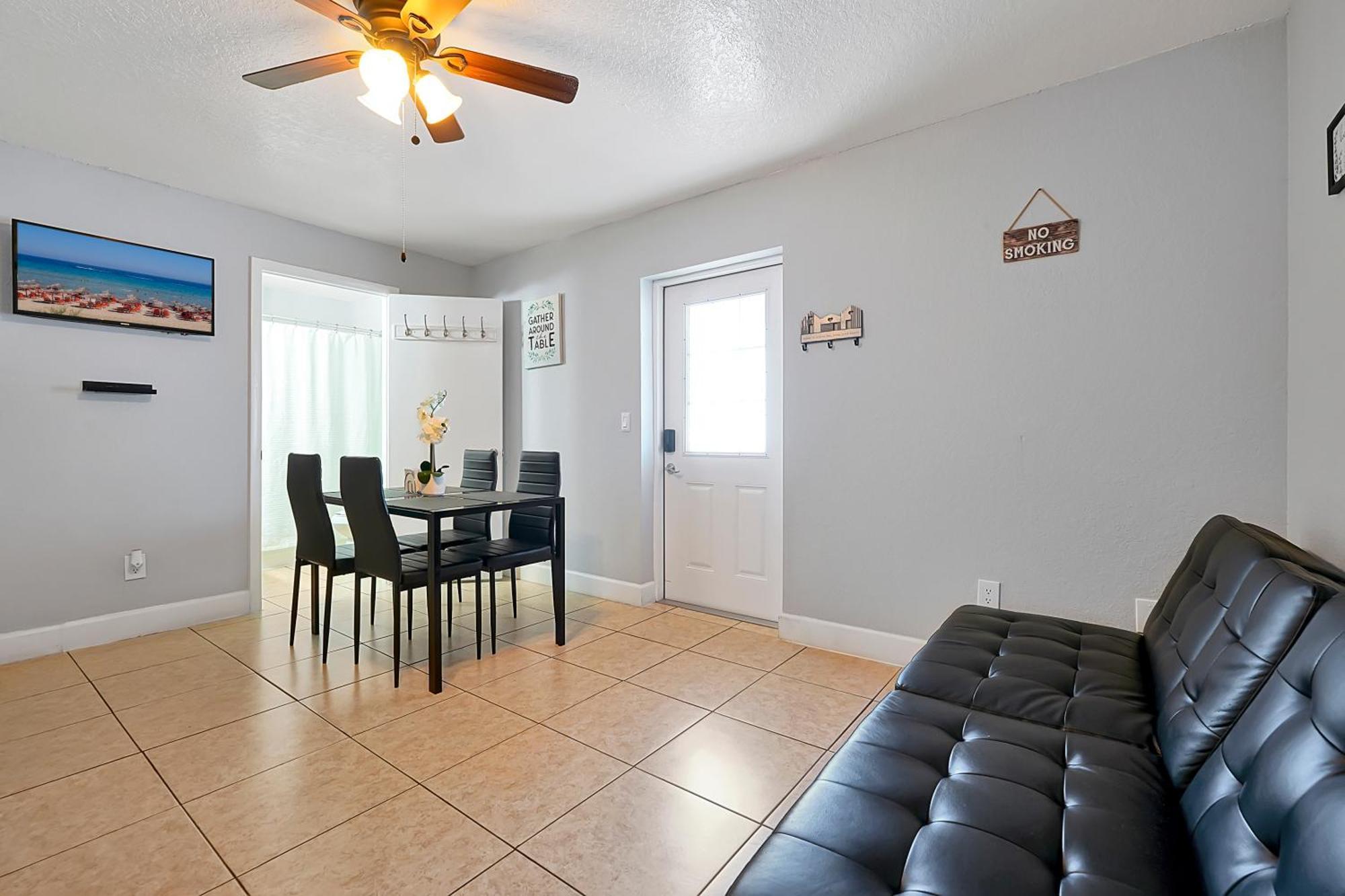 Comfortable Private Room In Tampa: The Wanderlust エクステリア 写真