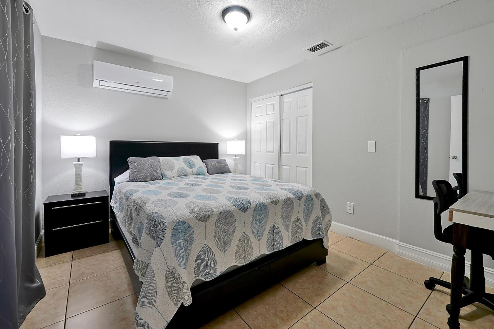 Comfortable Private Room In Tampa: The Wanderlust エクステリア 写真